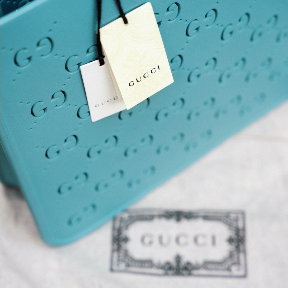 Gucci GG Dusty Azure Rubber Tote Bag - Picture 4 of 7